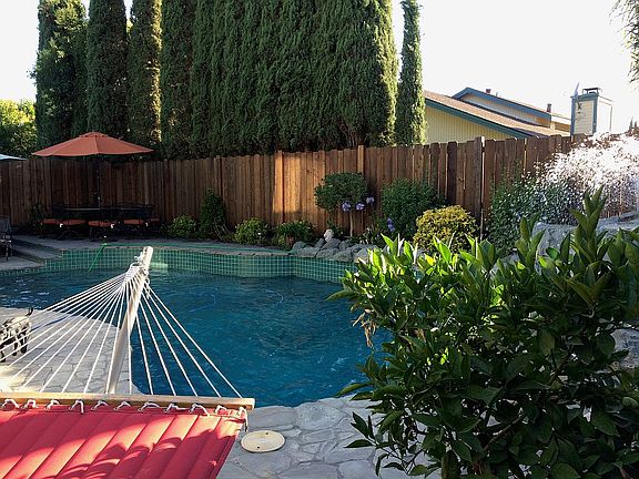 fountain spray on right