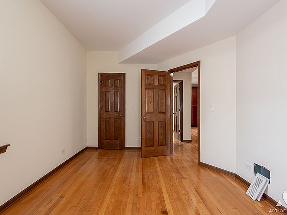 5th image of 3301 N Kilbourn Ave Floor 1