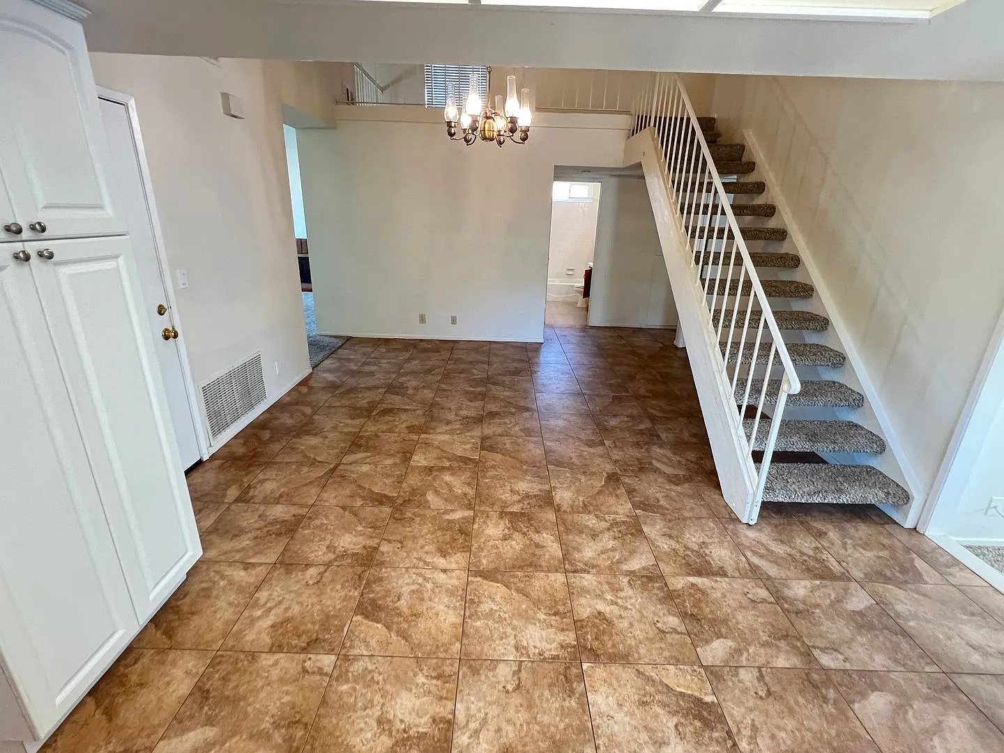 Adorable 3 Bed 2 Bath Home in Anaheim Hills — Photo 3