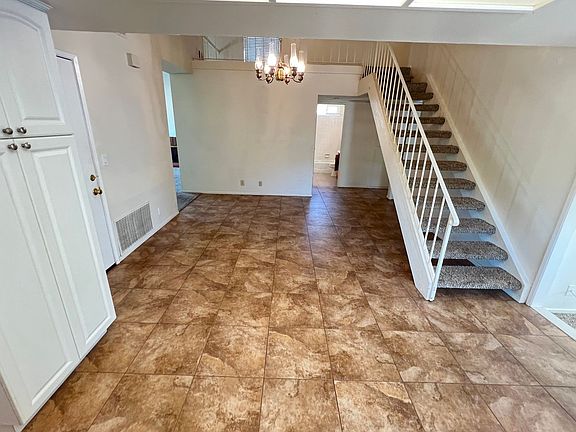 3rd image of 1205 N Piedmont Dr