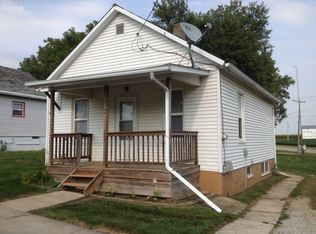 606 N Cemetery St, Roanoke, IL