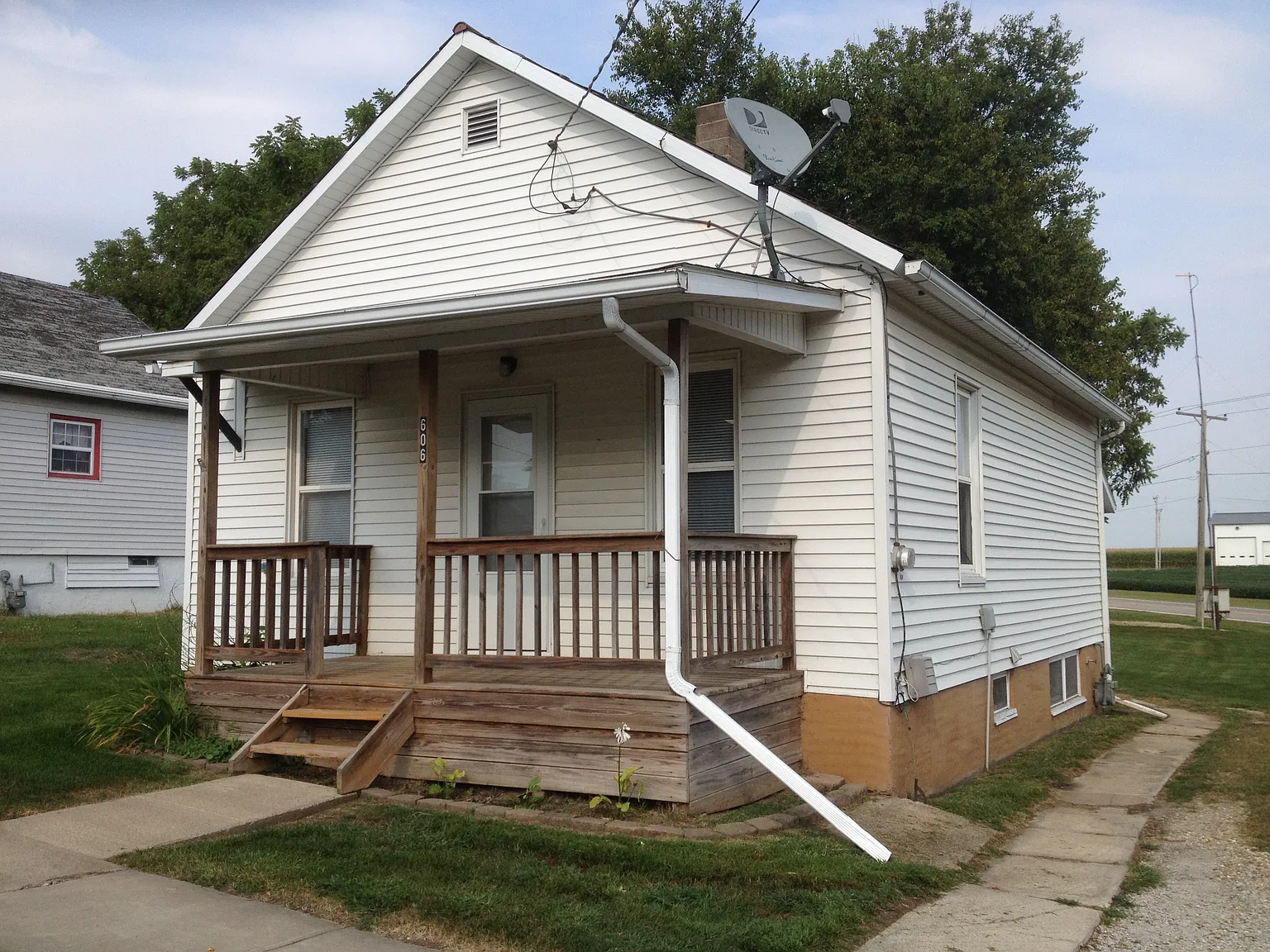 606 N Cemetery St photo 1