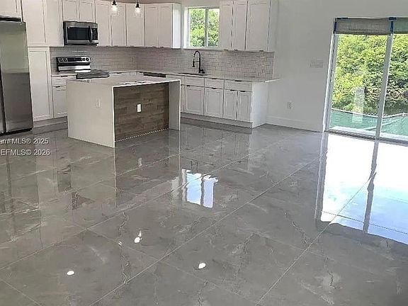 5th image of 655 NW 24th Ave #0