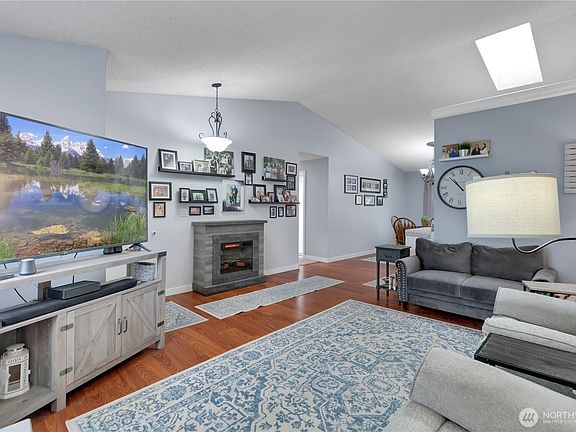 5th image of 1412 33rd Avenue Ct SW