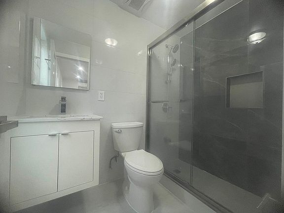 4th image of 47-33 38th St #2