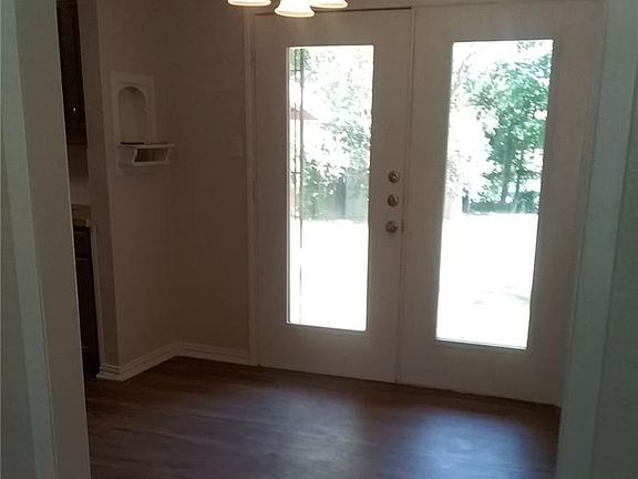 5th image of 1005 Estes Dr