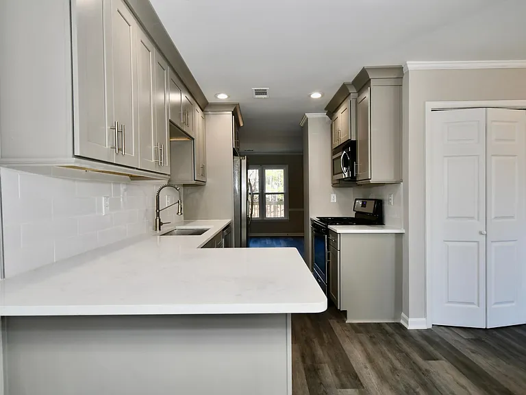 202 Hembree Park Ter — Photo 9