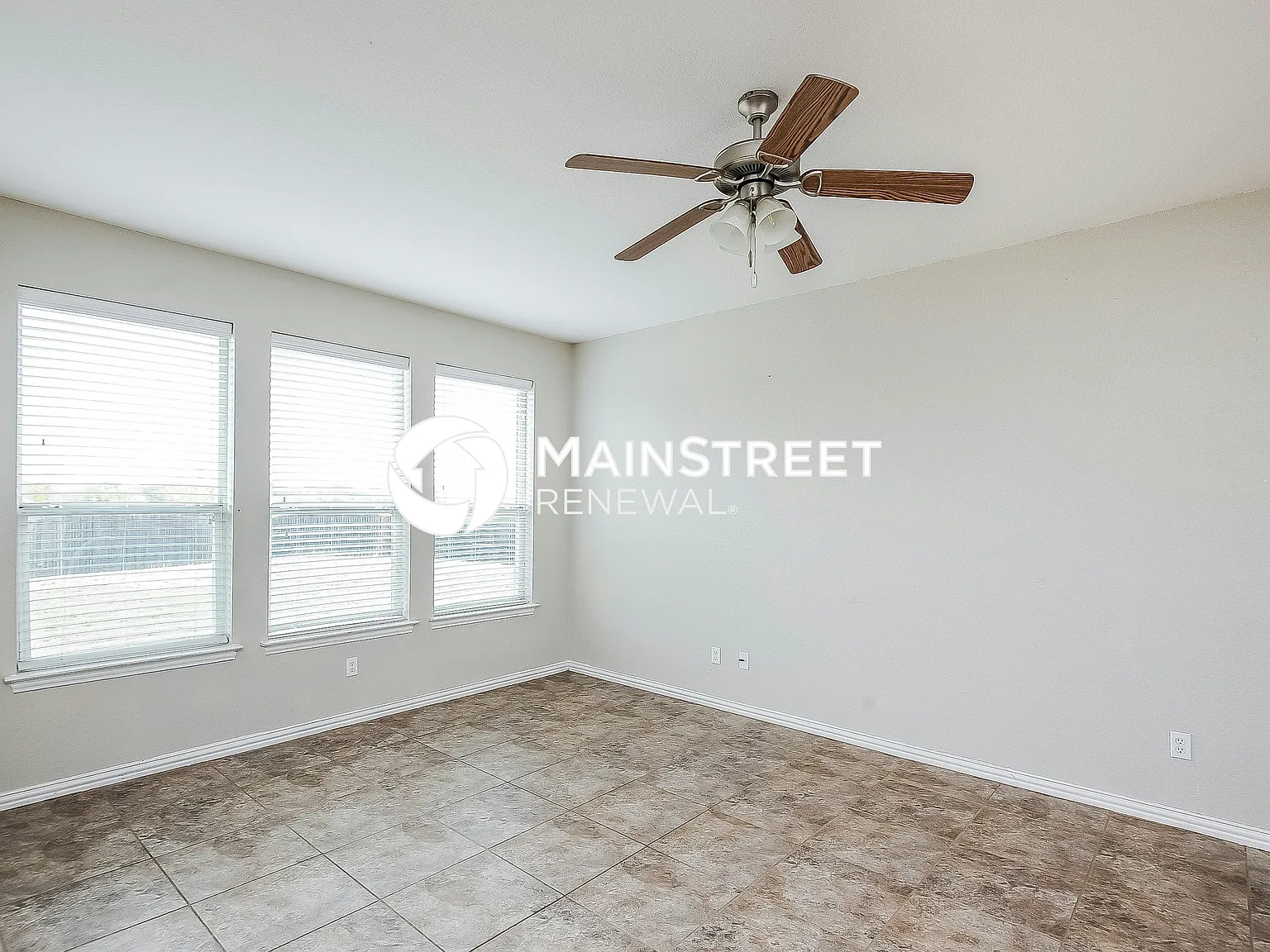 205 Kennedy Dr — Photo 3