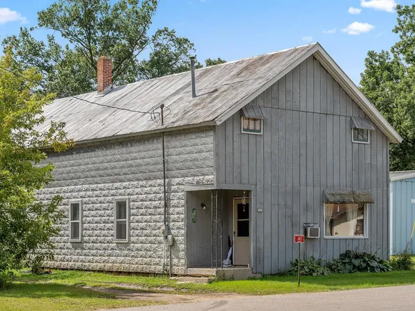 343 Center St, Oxford, WI 53952