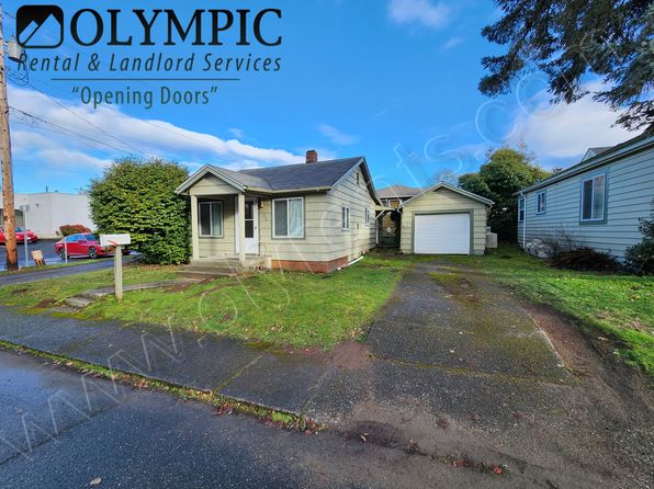 208 Clark Pl SE