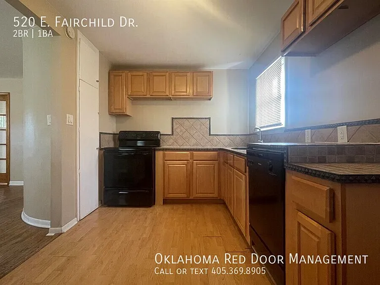 520 E Fairchild Dr — Photo 3