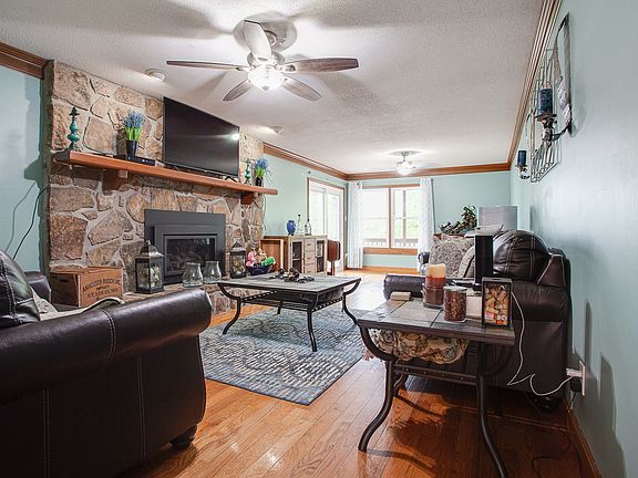 4th image of 11024 Farragut Hills Blvd