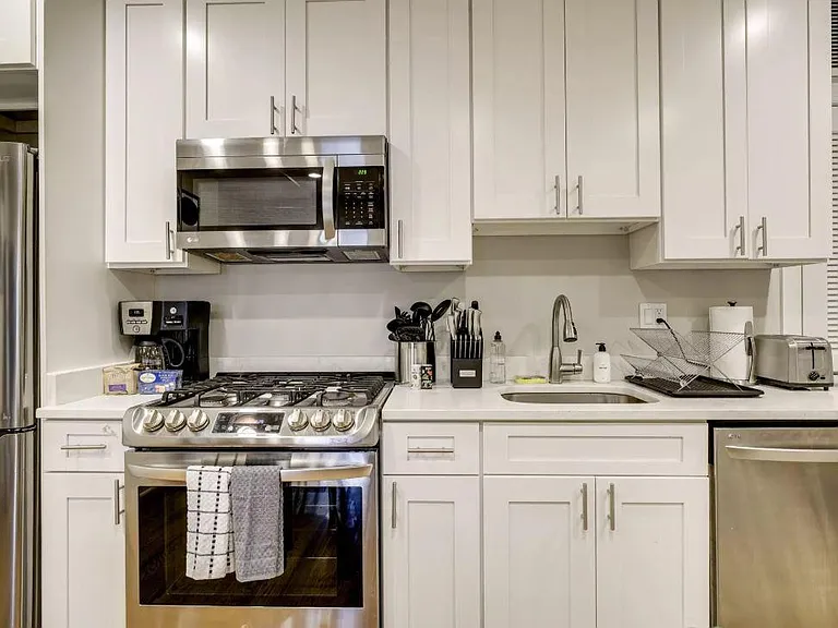 1013 E St SE #4 — Photo 3