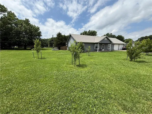 423 N Olive St, Garnett, KS 66032