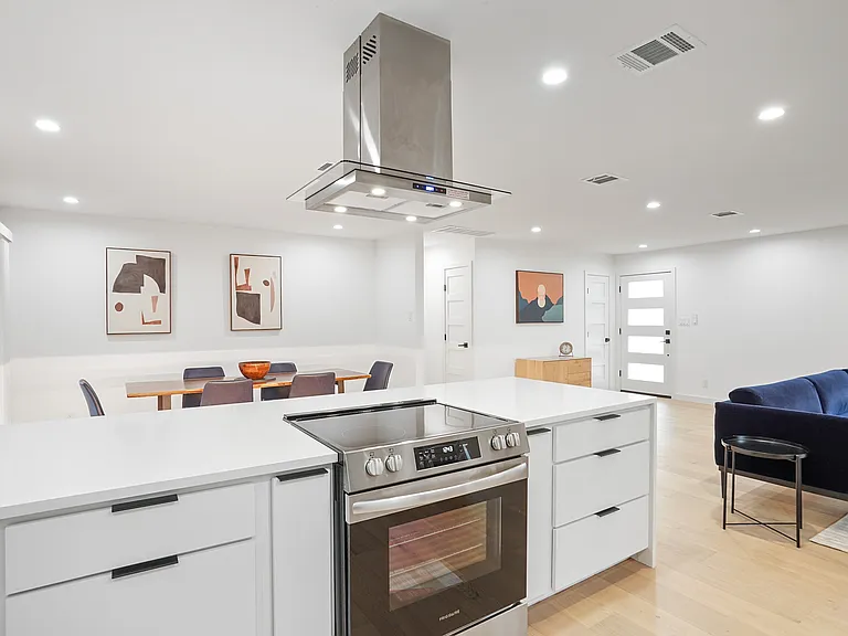 2304 Aldford Dr — Photo 11