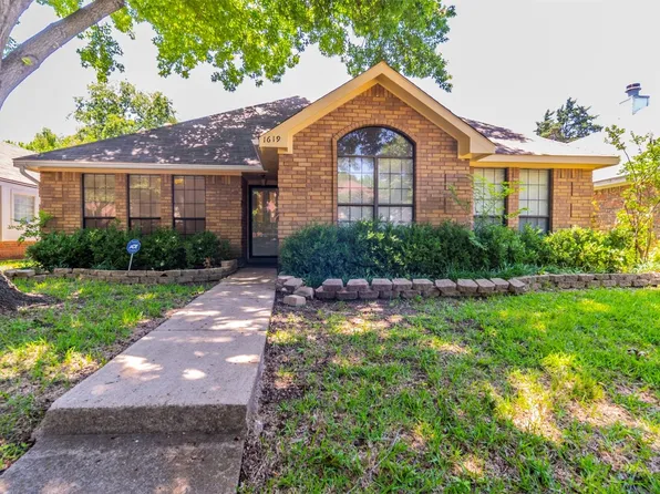 1619 Allen Dr, Cedar Hill, TX 75104
