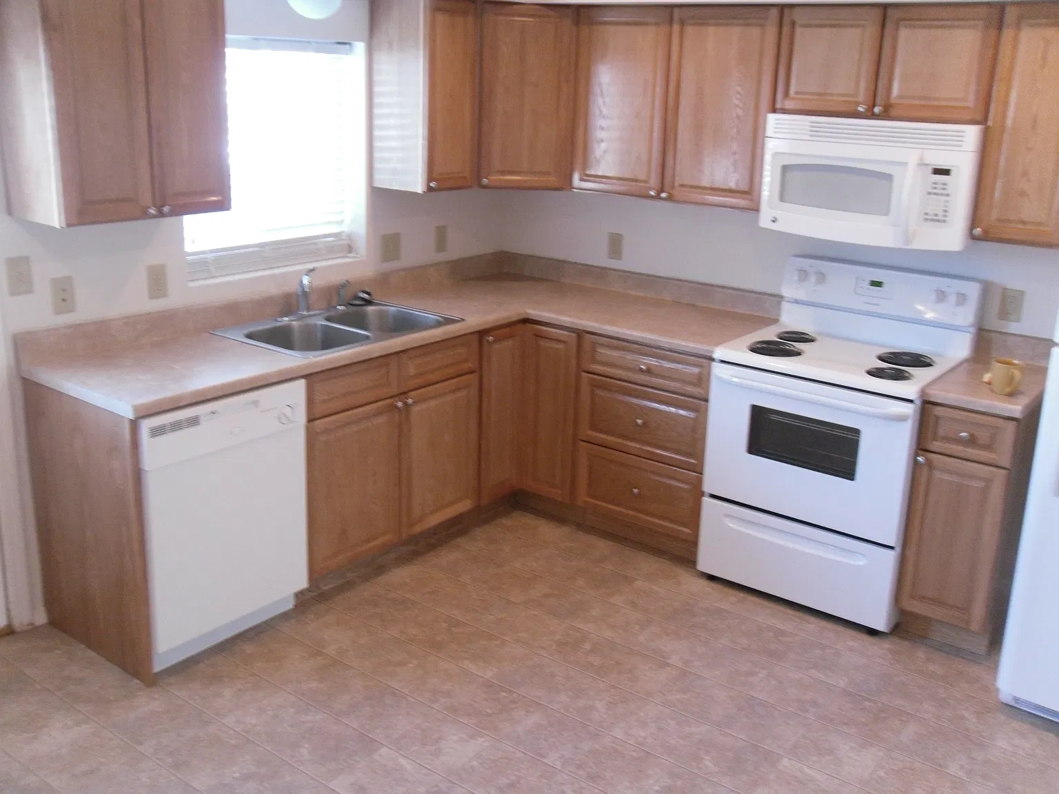 2 bed, 800 sqft, $825 — Photo 1