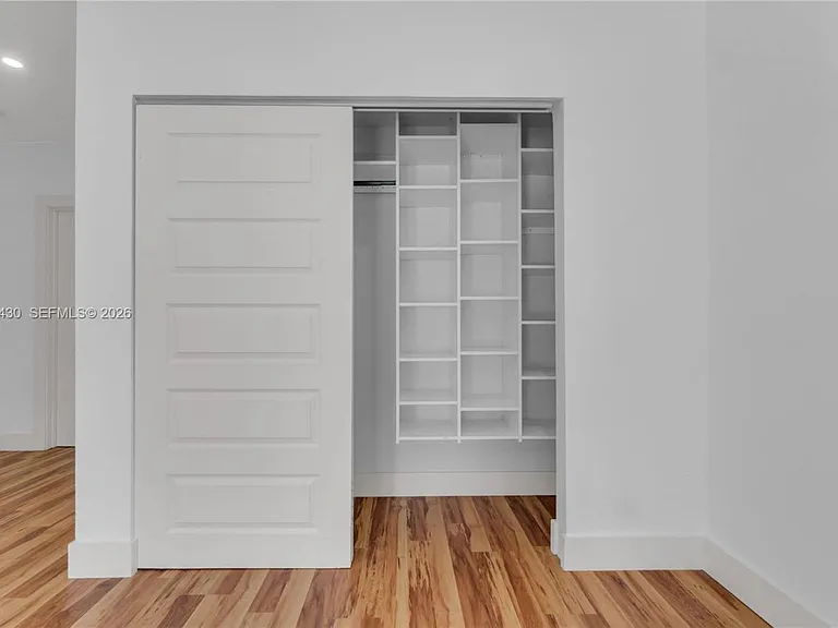549 NE 12th Ave #1 — Photo 32
