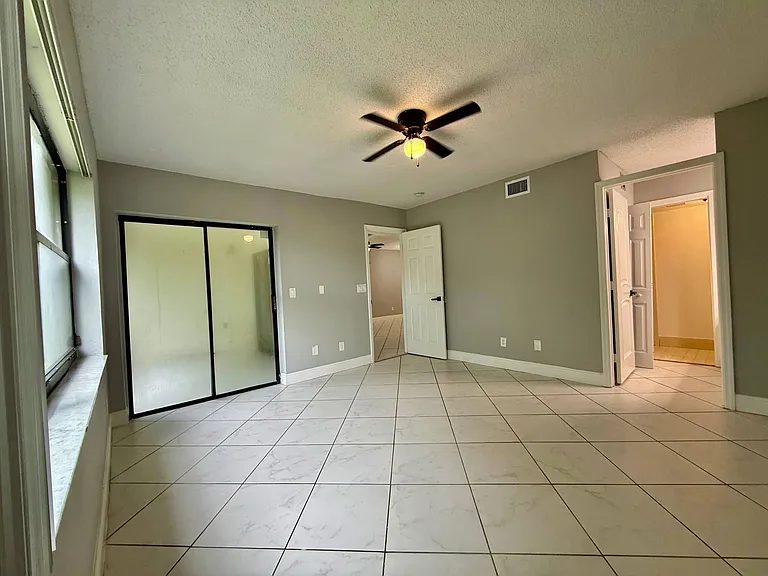 9633 Riverside Dr #E2 — Photo 7