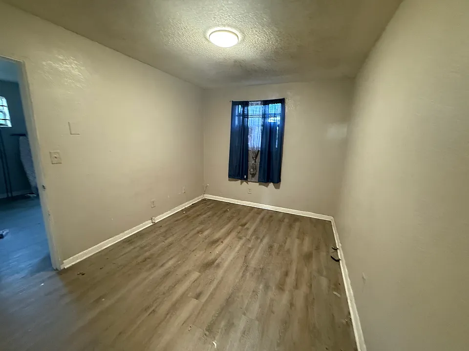 112 W 17th St #1