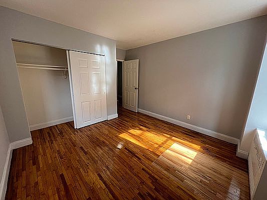 5th image of 946 Bronx Park S APT 1D