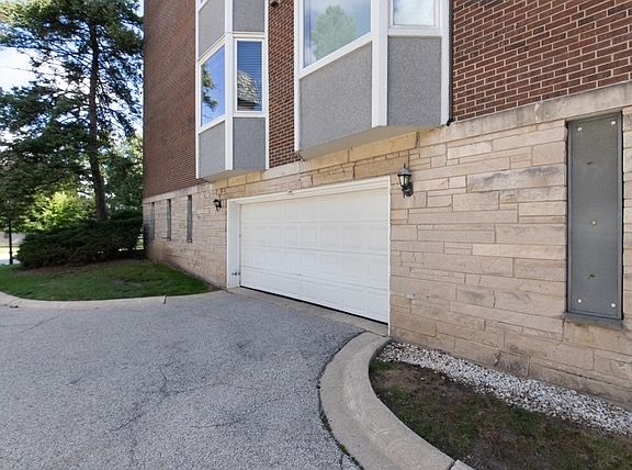 4th image of 2400 Windsor Mall APT 2H