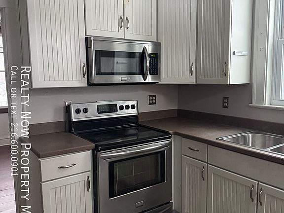 4th image of 9474 Roxbury Rd