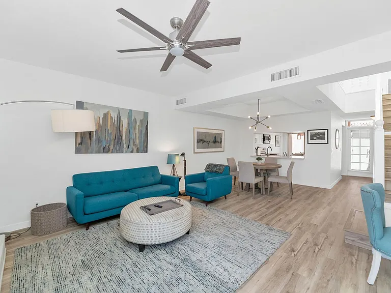 3037 E Rose Ln — Photo 4