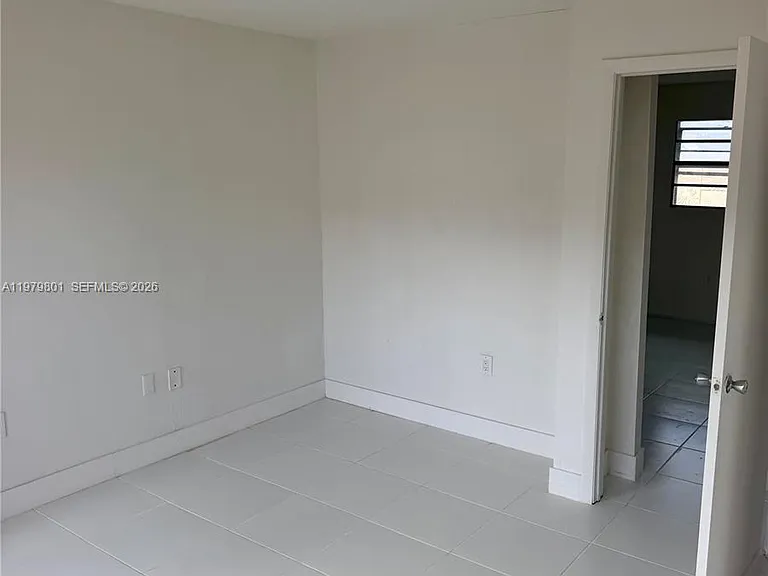 1077 NW 45th Ave #0 — Photo 3