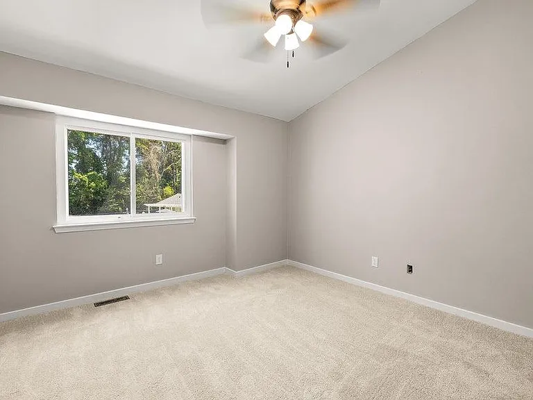 854 Catalpa Ct #A — Photo 10