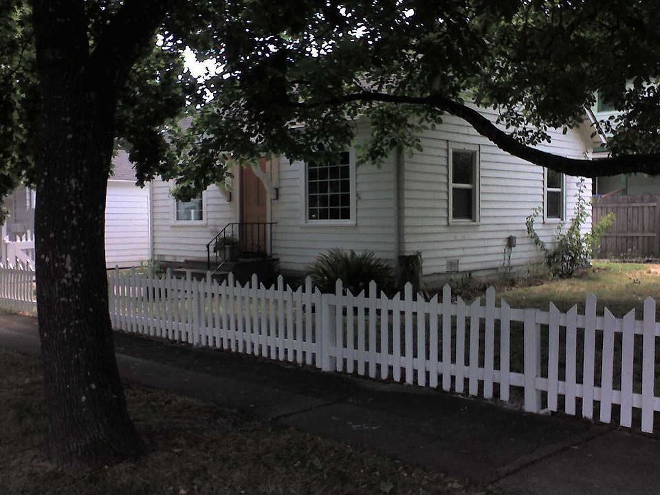 2nd image of 2220 Mill St SE