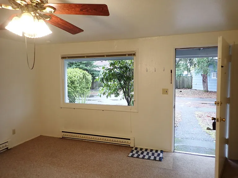 6412 Lake Grove St SW — Photo 3