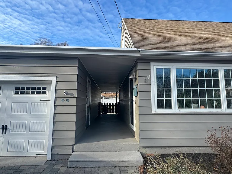 Dudley Ave — Photo 24