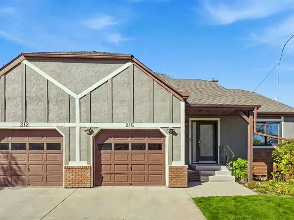 216 E Coach Side Rd SW, Calgary, AB T3H 2T3