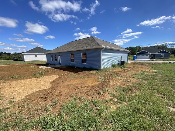 4th image of 37 Fieldstone Cir