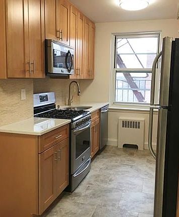 4th image of 280 Collins Ave APT 8B
