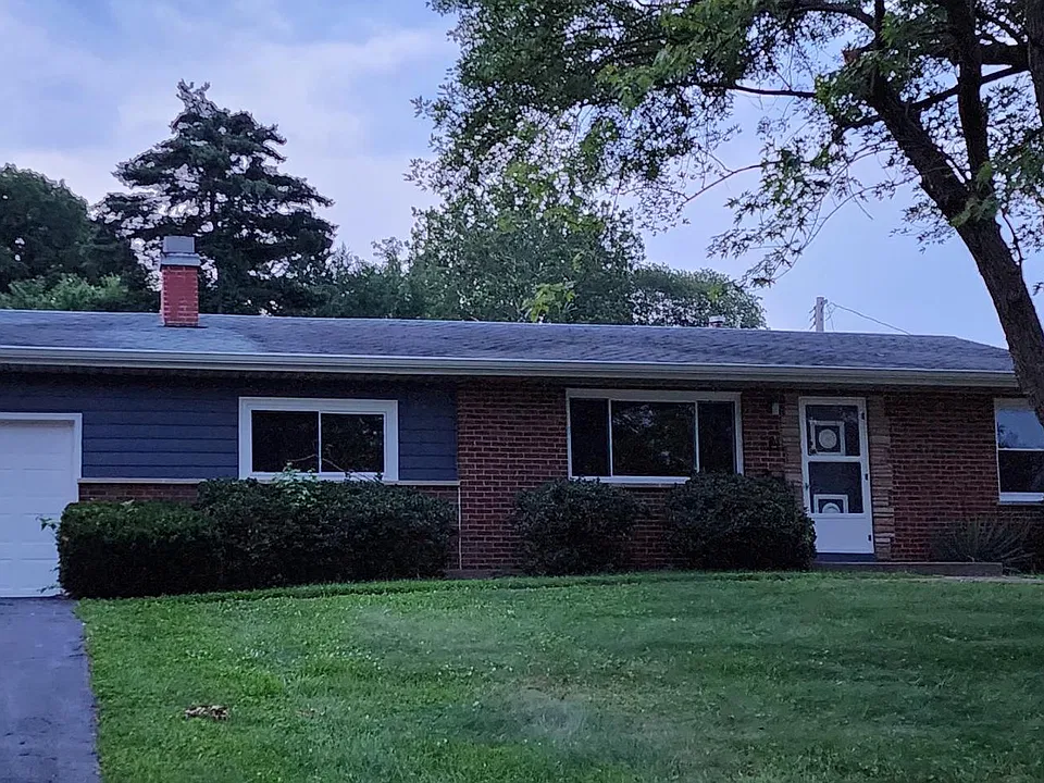 9 Mid Circle Dr