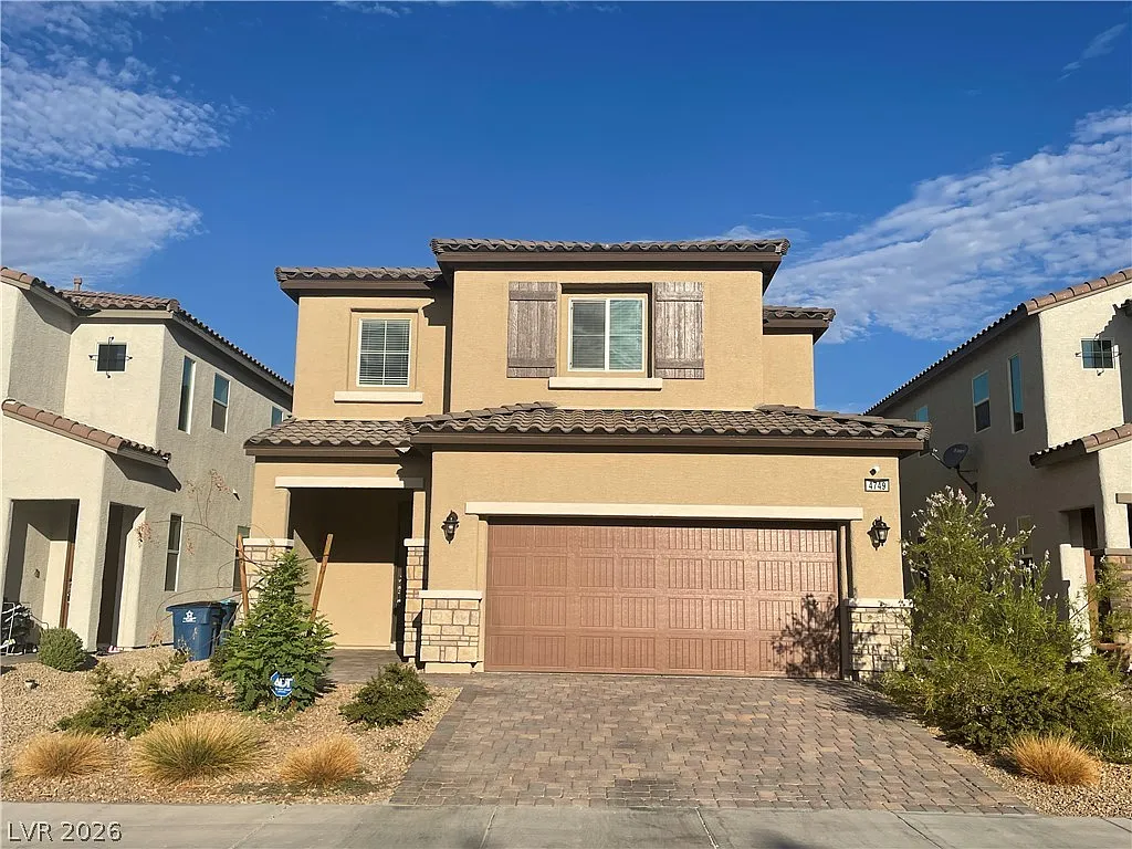 4 bed, 3.0 bath, 2528 sqft, $2,200 — Photo 2