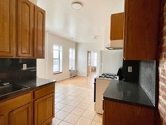2nd image of 650 Manhattan Ave APT 11