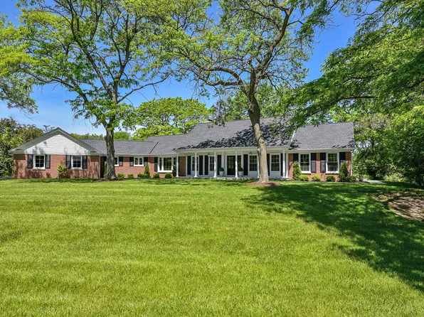 132 Halkirk Cir, Inverness, IL 60067