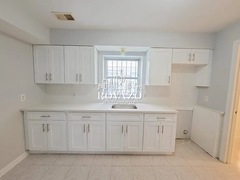 40 Wainwright St #1A — Photo 1