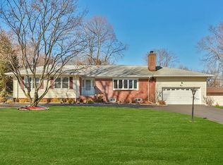 60 Greenwood Ln, Valhalla, NY