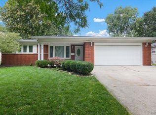20207 Mauer St, Saint Clair Shores, MI 48080
