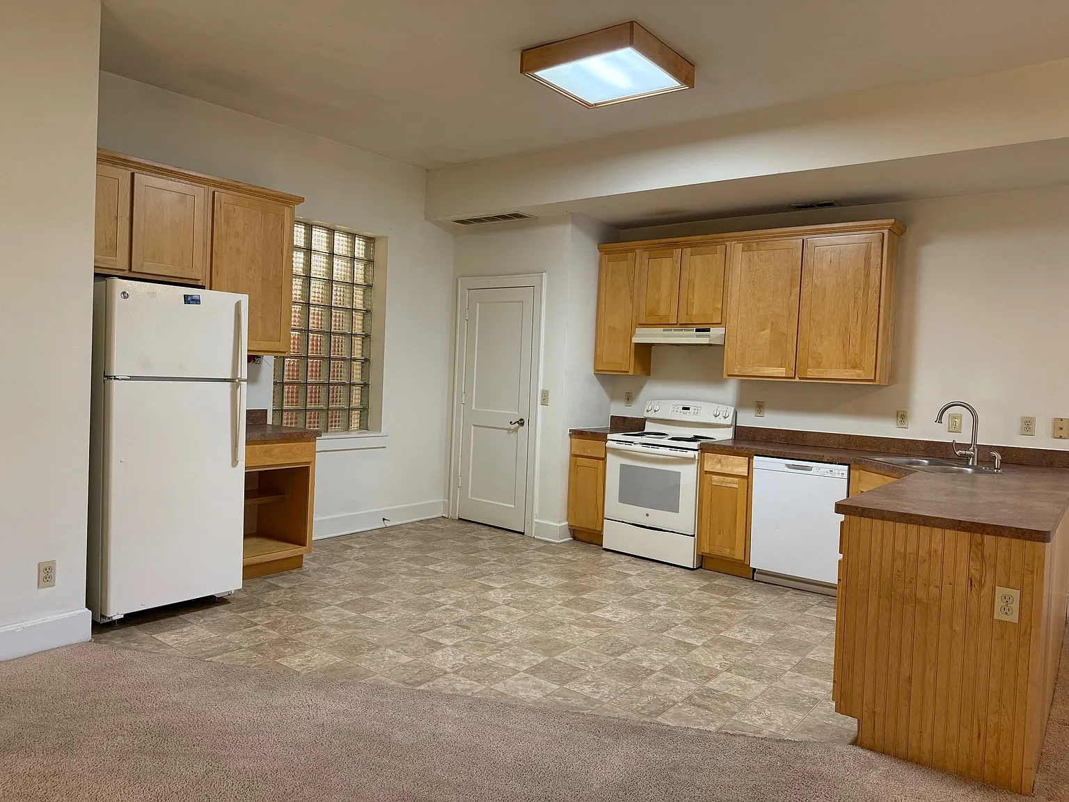 2 bed, 969 sqft, $1,850 — Photo 2