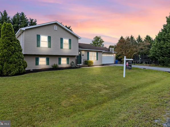 14 Moonlight Ln, Martinsburg, WV 25404