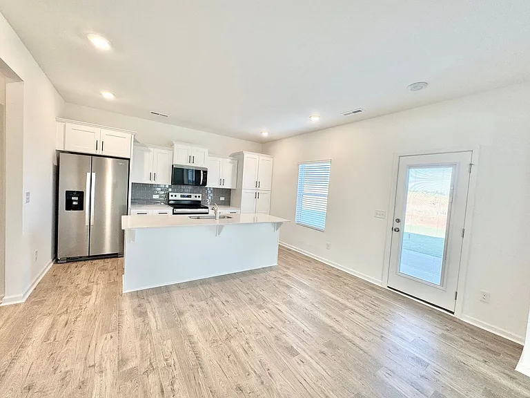 108 Cougar Ln — Photo 9
