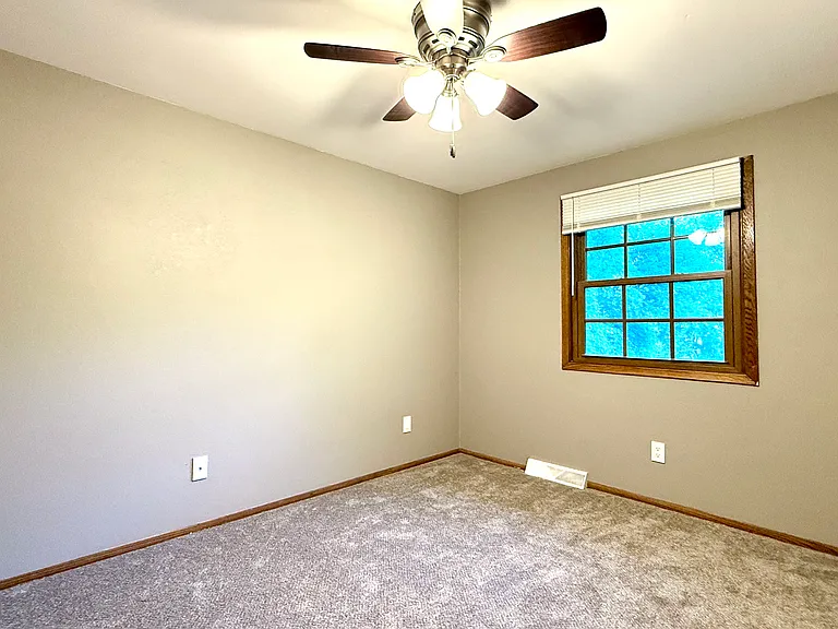 1008 W Devonshire Rd — Photo 14