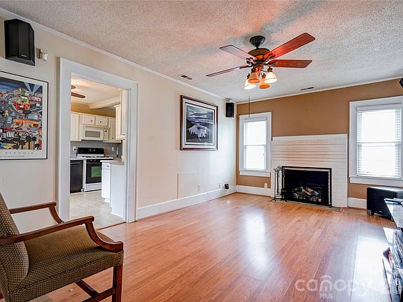 5th image of 703 Dellinger Rd