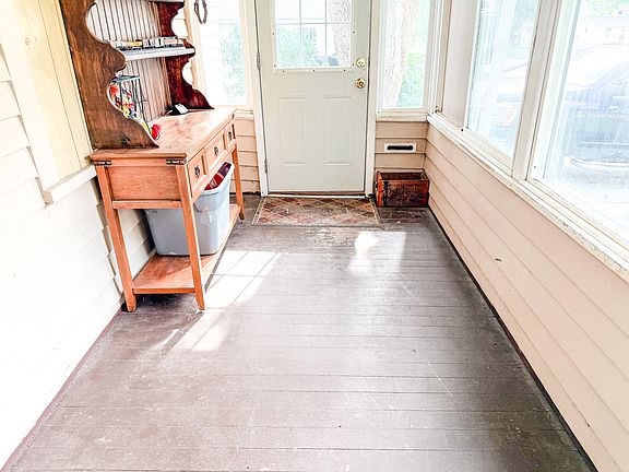 5th image of 457 10th St SE