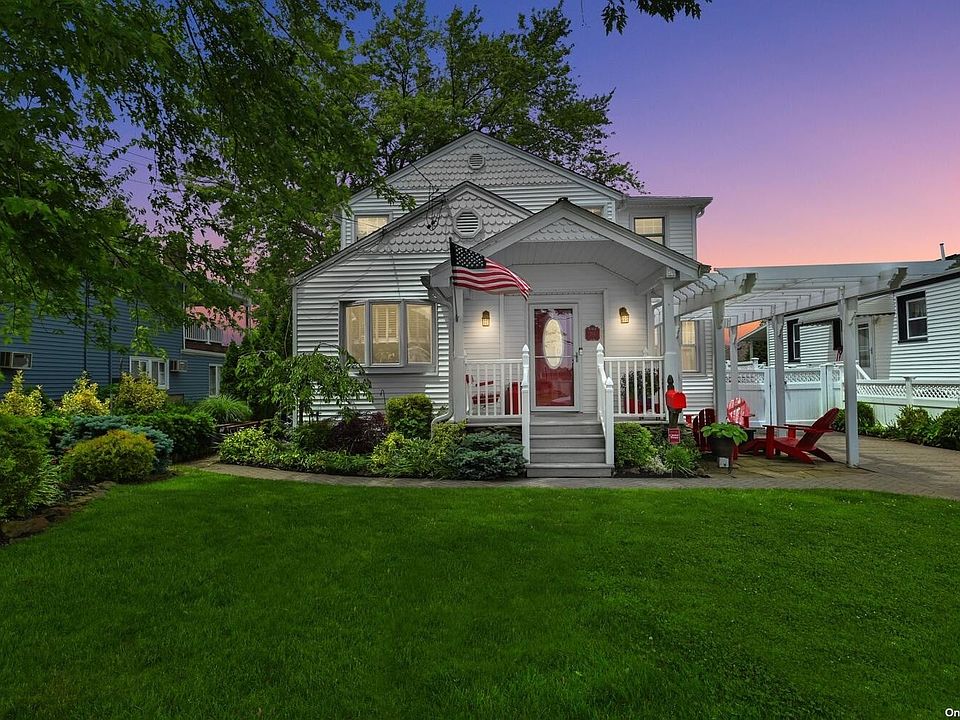 213 Biltmore Boulevard, Massapequa, NY 11758 Zillow
